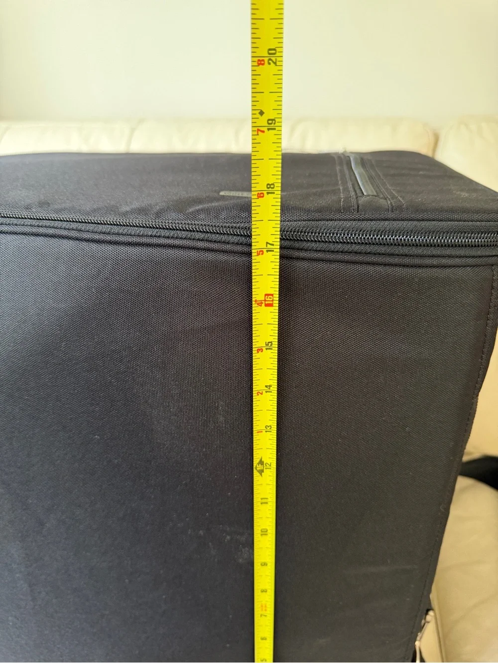 Specialized wine shipping box